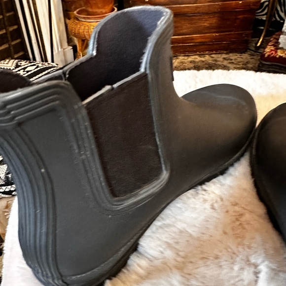 Hunter Matte Black Chelsea Boots - Picture 4 of 5